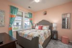 Beautiful & Bright Bedroom 3 with Queen Bed 